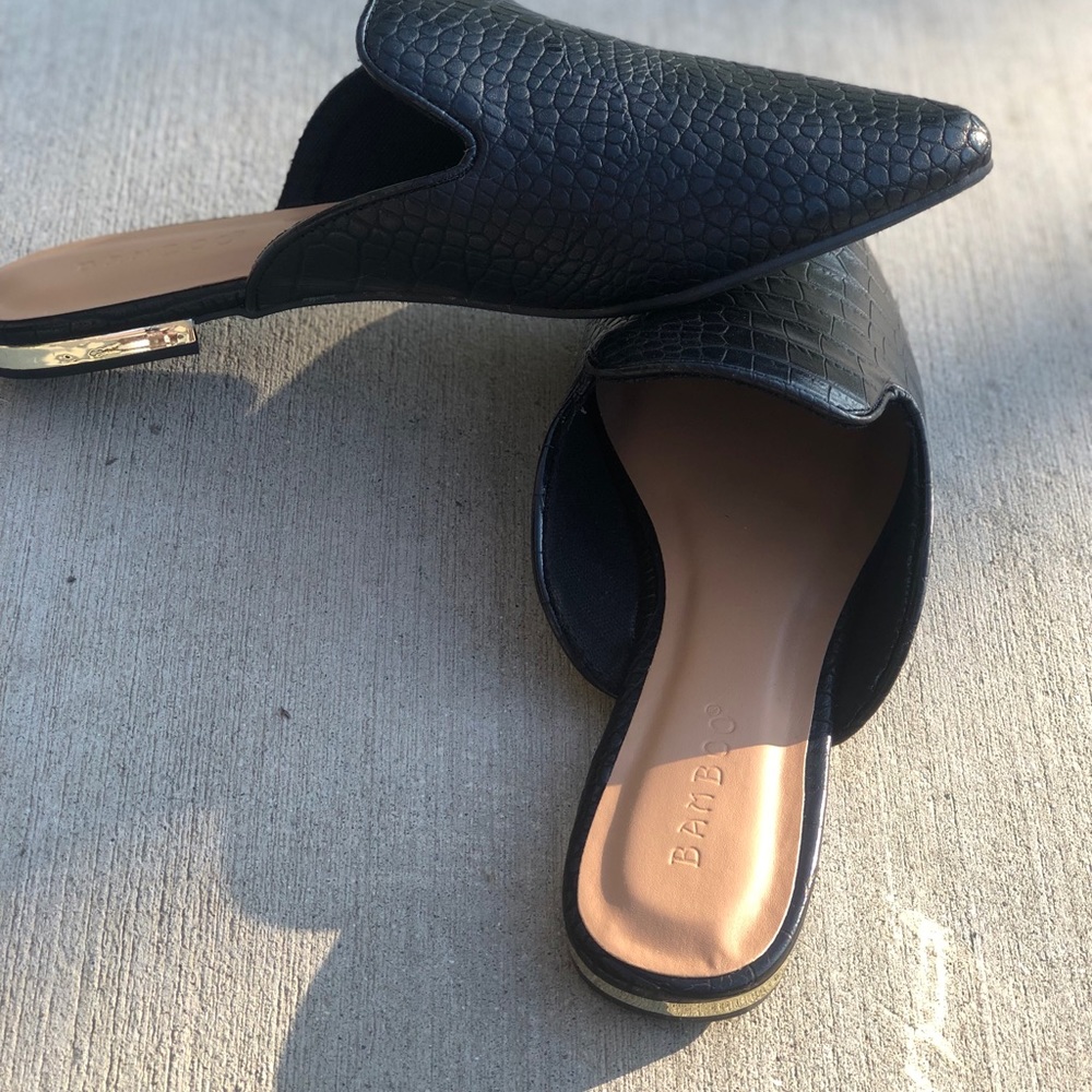 📣Stella Pointed Black Mule is snake skin!
